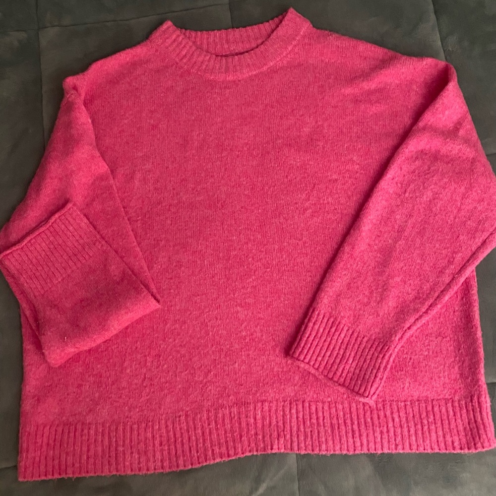 American Eagle pink sweater size large